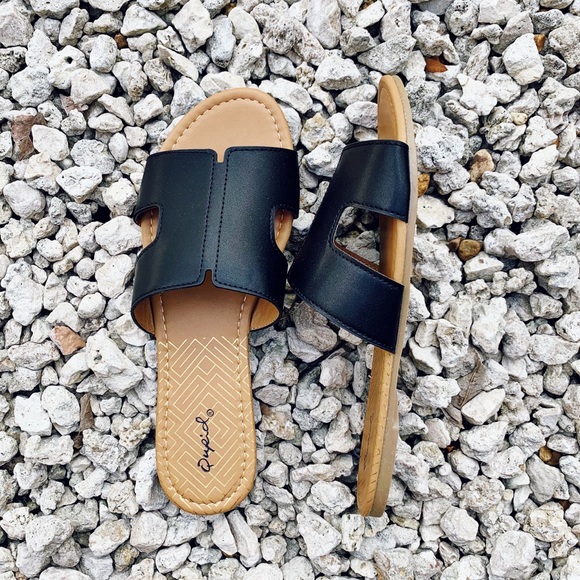 The house Of Gentry Shoes - ⚡️FLASH SALE ⚡️ • Price Firm• Black Slide Sandals